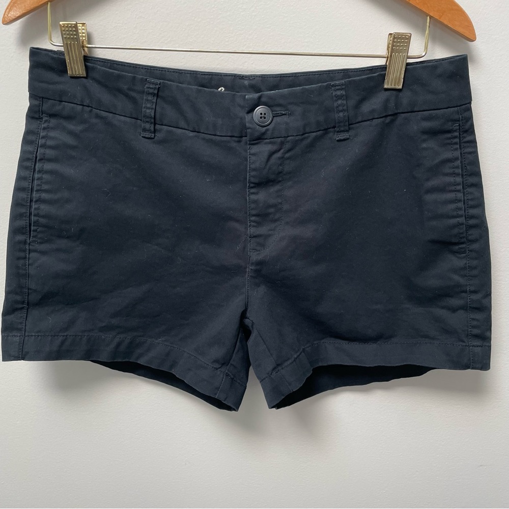 Gap women’s black chino shorts, size 8